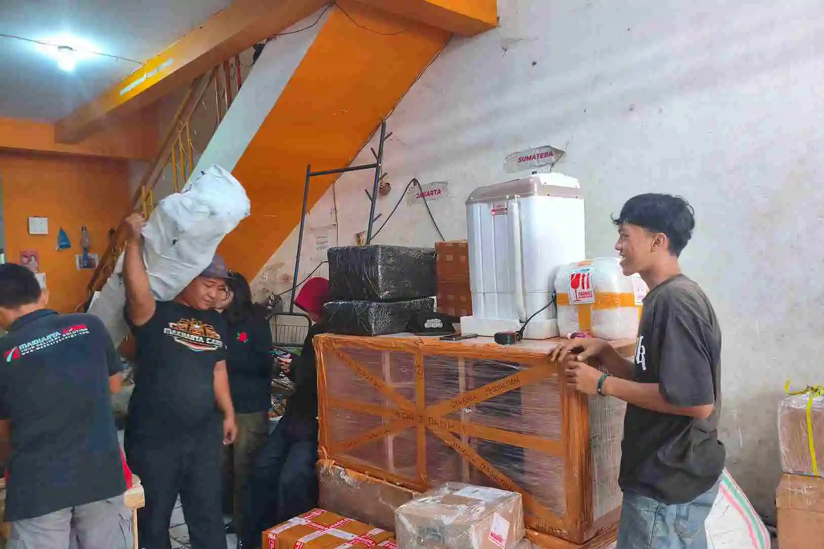 Estimasi pengiriman barang dari Surabaya menuju Wasior melalui jalur laut