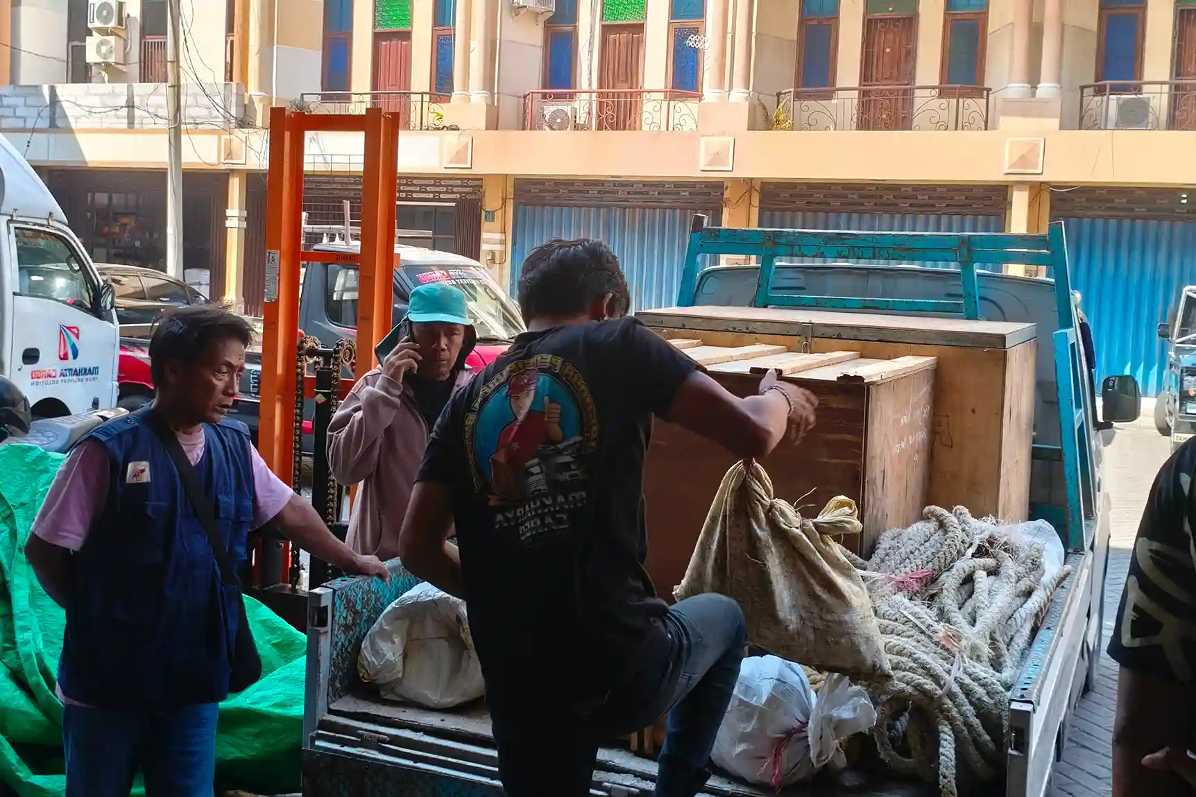 Cara Mengirim Barang Surabaya Singkawang Syarat, Prosedur & Estimasi Biaya Aman 8 Prosedur kirim barang ekspedisi Surabaya Singkawang dari gudang hingga pengiriman