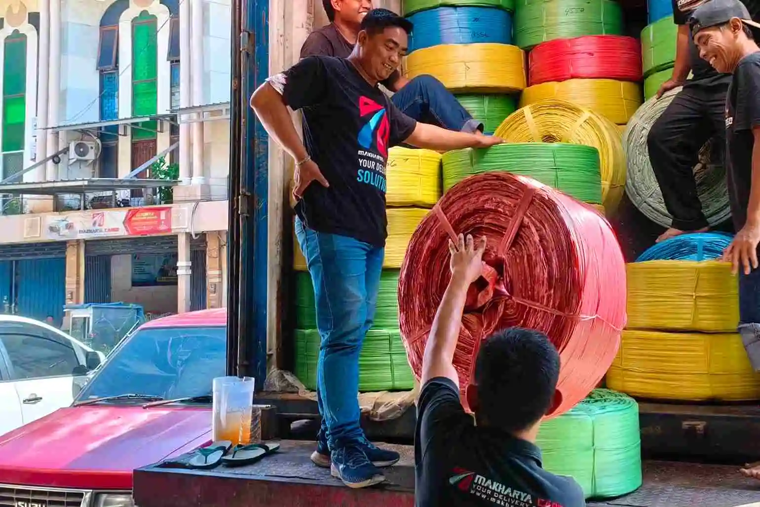 Charge Minimum Ekspedisi Surabaya Buntok: Panduan Penting Menghitung Biaya Kirim 8 Cara hitung ongkir cargo Surabaya Buntok dengan memahami minimum pengiriman, berat aktual, dan volume barang