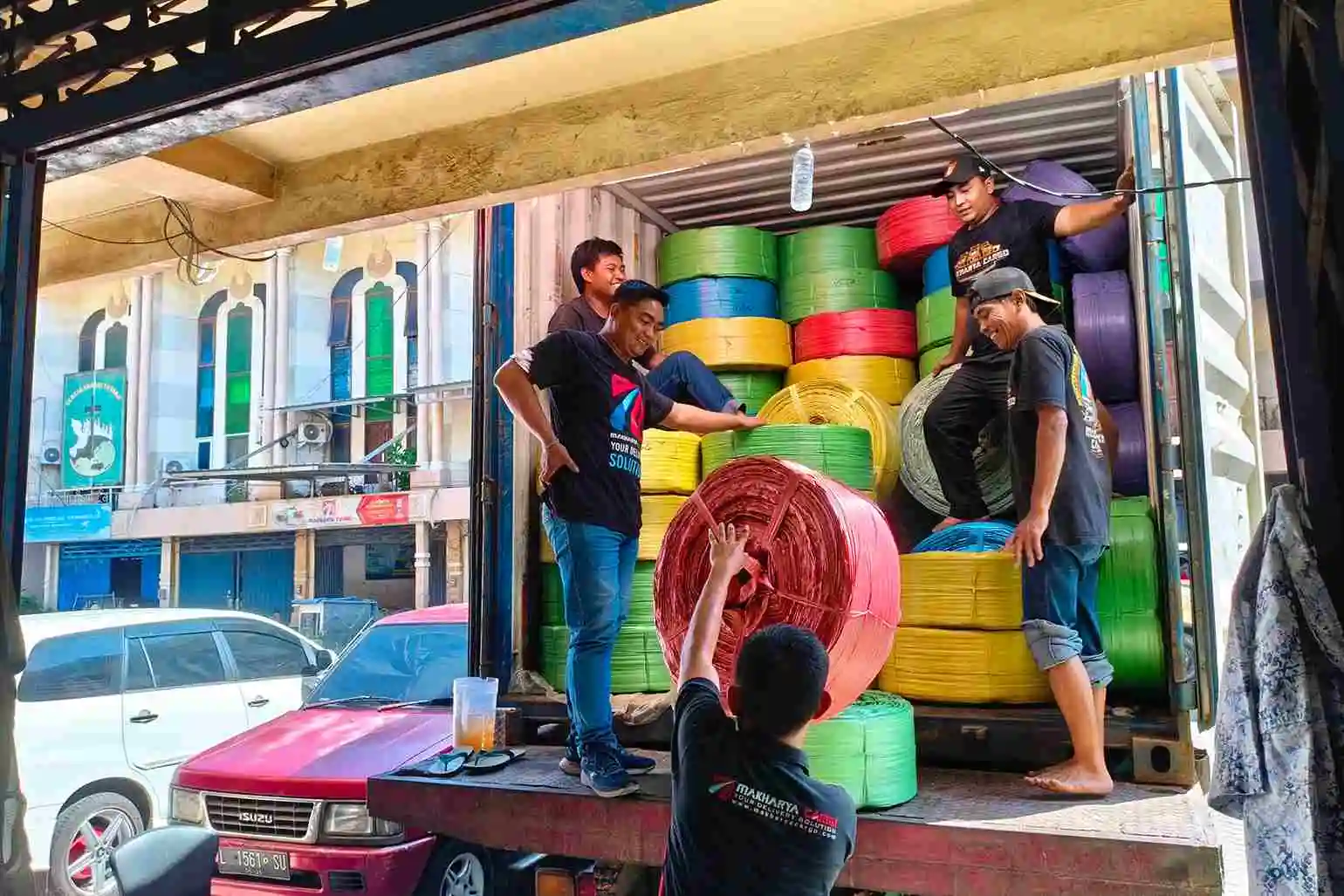 Kapal cargo Surabaya Buntok untuk pengiriman barang jalur laut