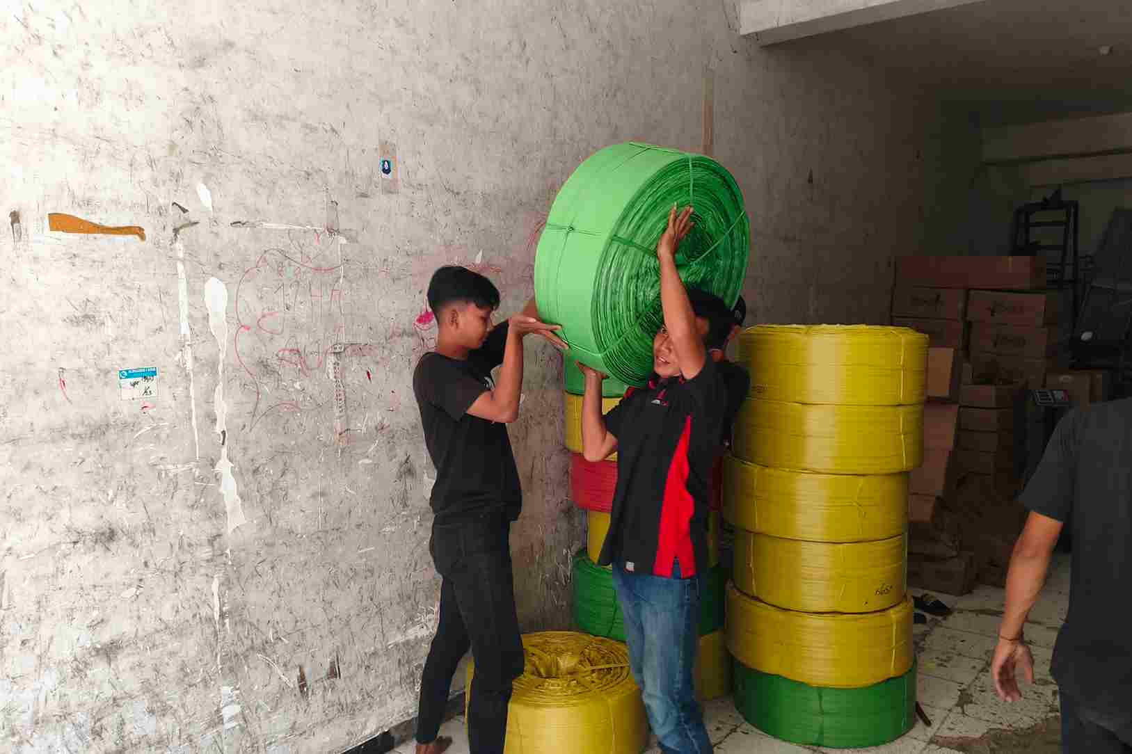 FAQ Ekspedisi Surabaya Wasior: Jawaban atas Pertanyaan yang Sering Diajukan 7 Layanan door to door untuk penjemputan dan pengantaran barang pada pengiriman Surabaya Wasior.