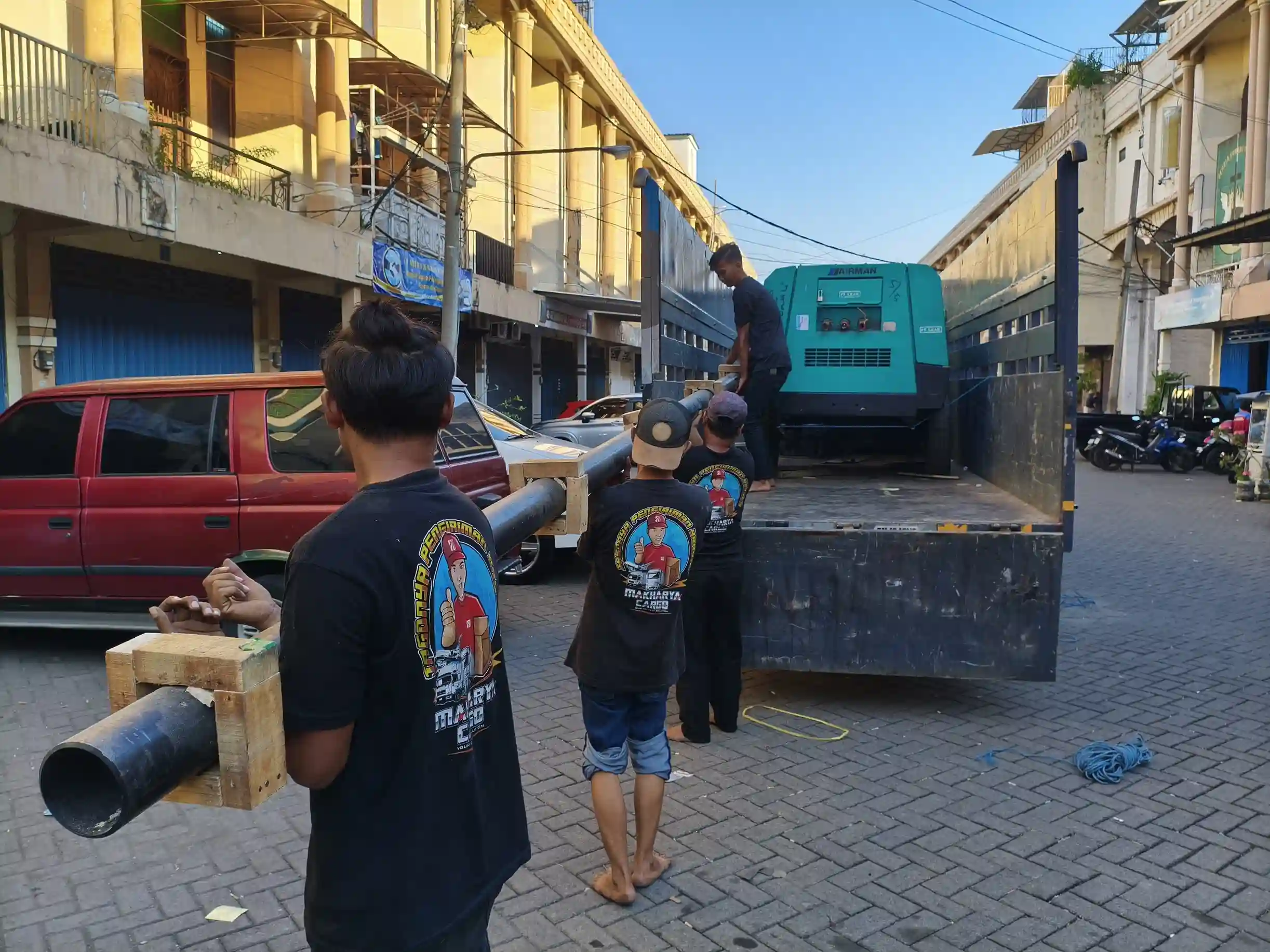 Kapan Perlu Menggunakan Cargo untuk Kirim Barang Berat ke Namlea? 9 Cargo barang berat Namlea untuk pengiriman mesin dan muatan berukuran besar