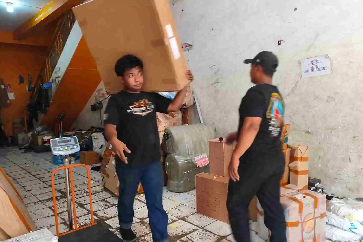Layanan Customer Support Manado untuk Solusi Respon Cepat dan Profesional 8 customer service logistik
