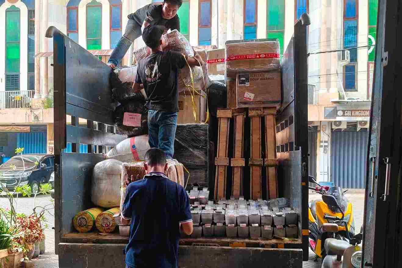 Jasa ekspedisi Surabaya Nunukan menyediakan ekspedisi terpercaya, layanan cargo, dan jasa pengiriman profesional untuk berbagai kebutuhan