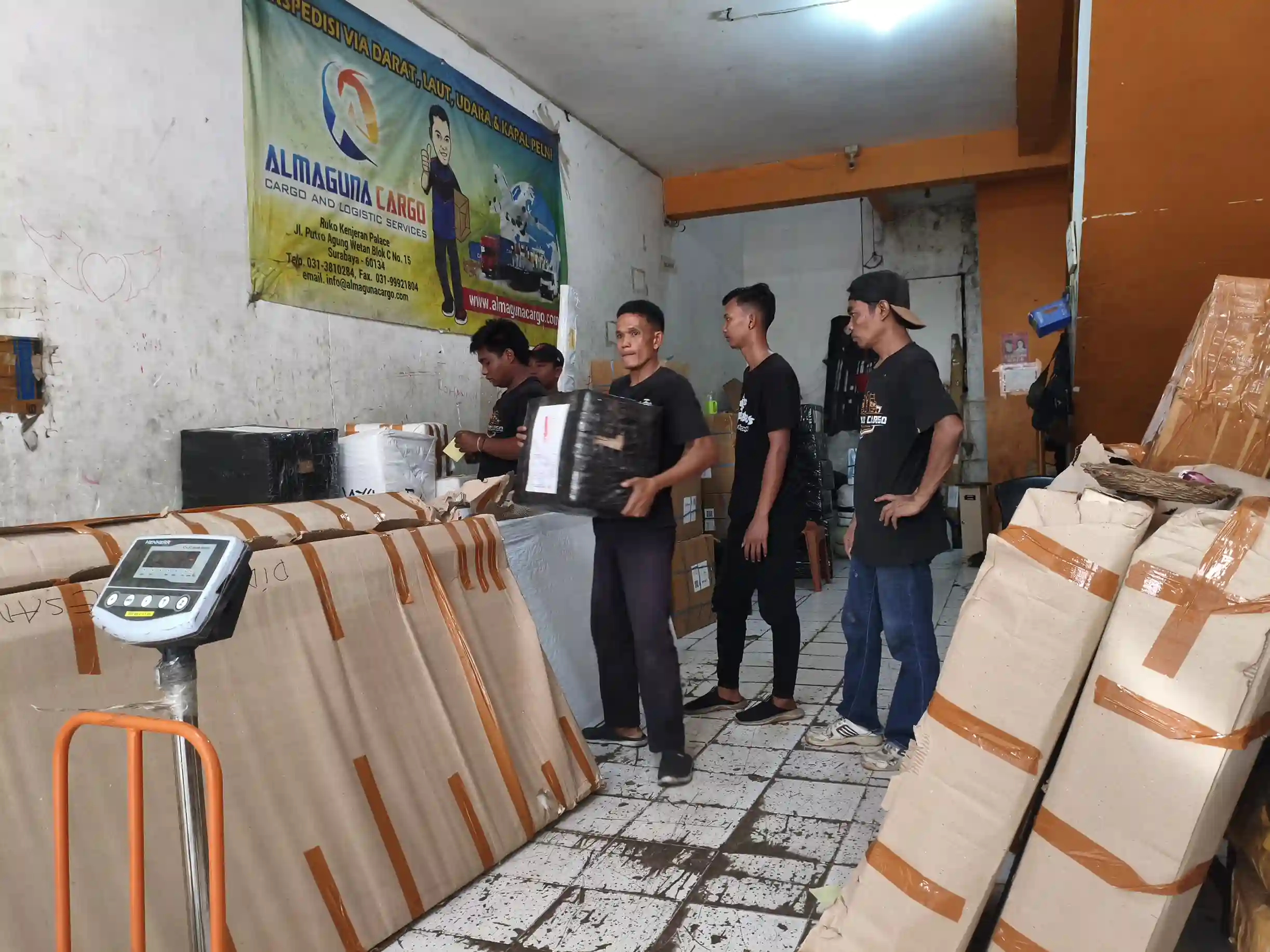 Kantor ekspedisi Surabaya Manado untuk layanan cargo dan pengiriman barang