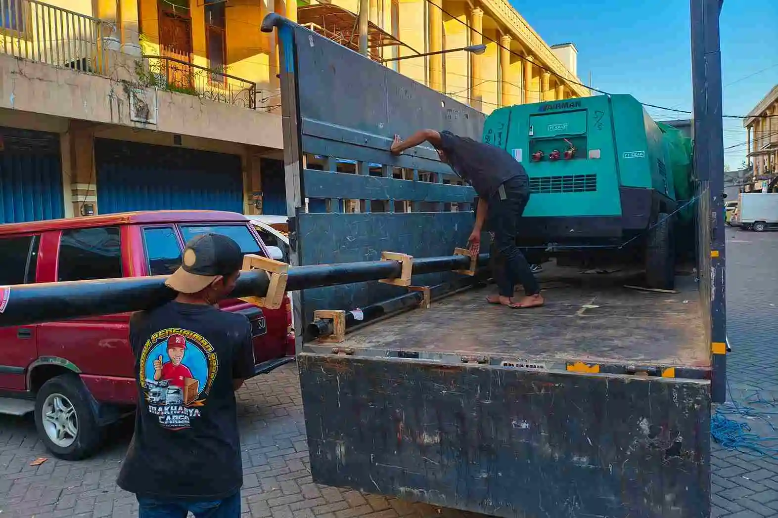 Tarif Ekspedisi Surabaya Wasior Terbaru: Cara Menghitung Ongkir dan Faktor yang Mempengaruhinya 8 Ongkir Surabaya Wasior dan faktor yang memengaruhi biaya kirim barang melalui layanan cargo.