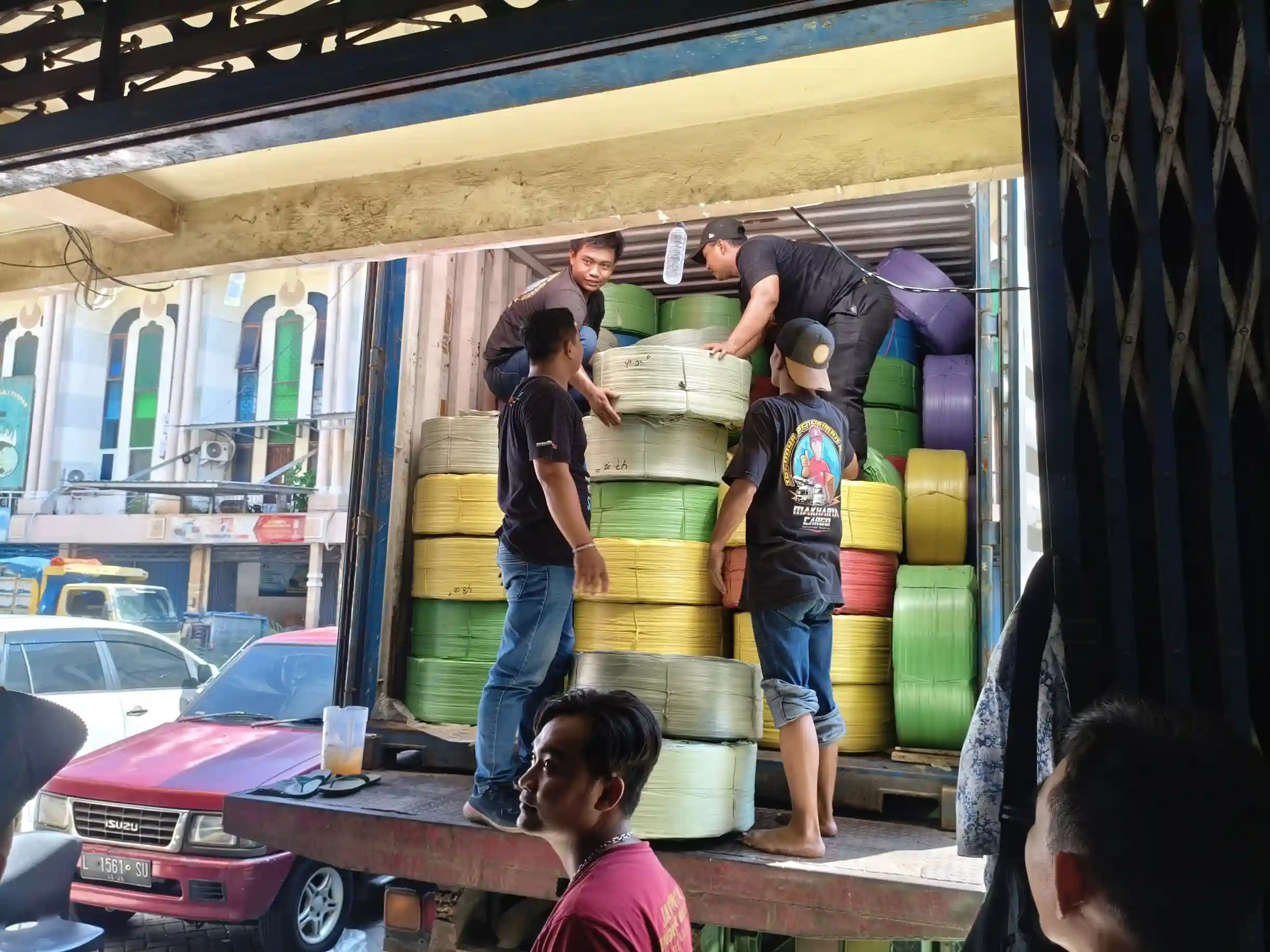 Cara Kirim Barang ke Namlea dari Surabaya: Tahapan Pengiriman dari Awal 9 Proses pengiriman ke Namlea dari persiapan data barang hingga barang masuk proses cargo